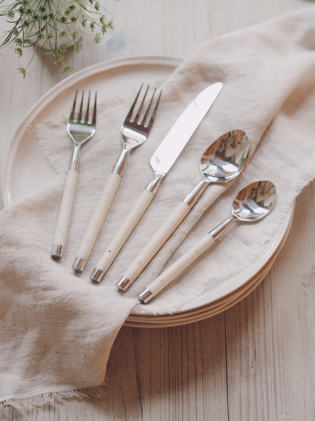 Avah Cutlery | White