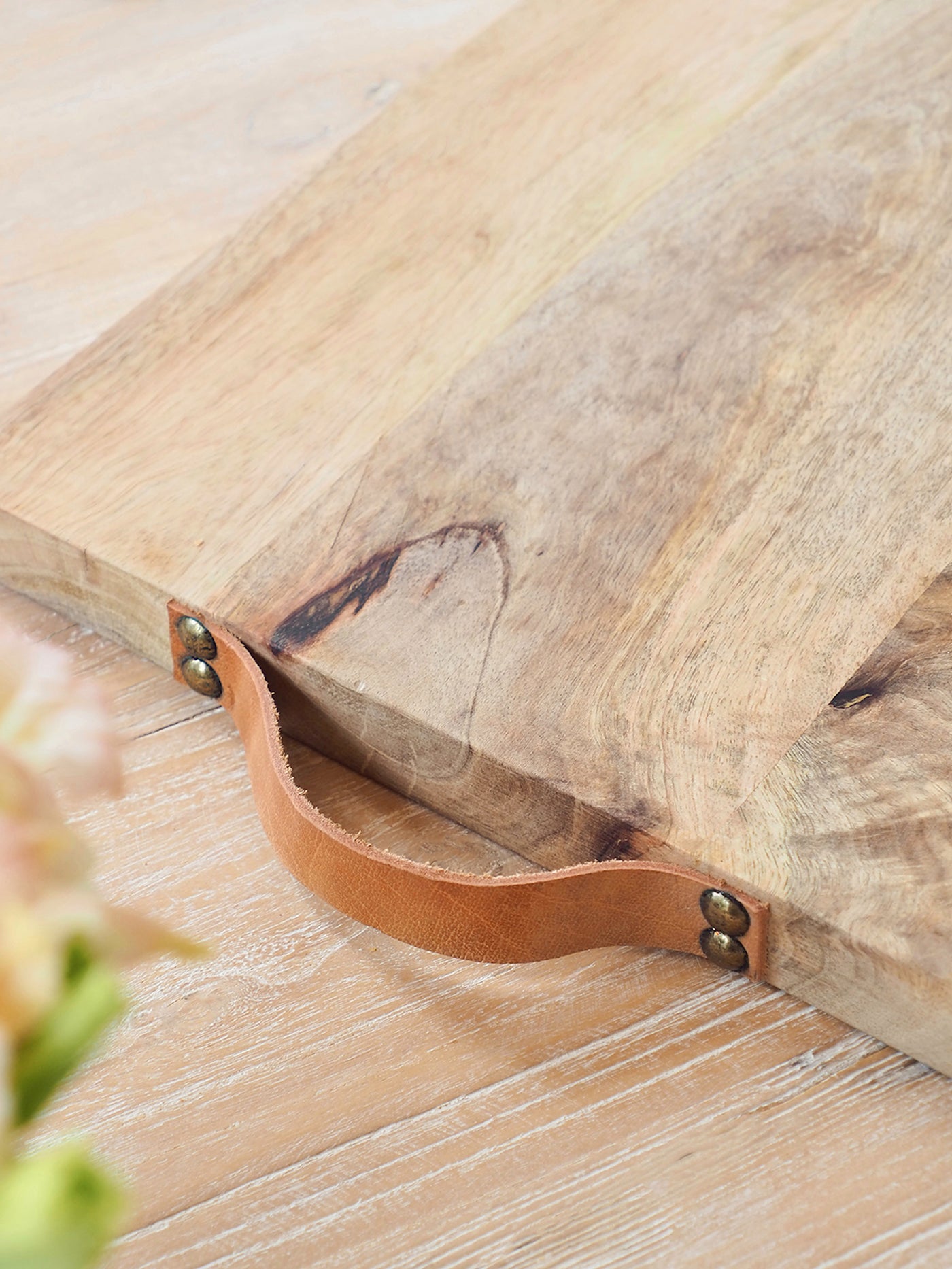 Eliot Cutting Board w/ Leather Handle