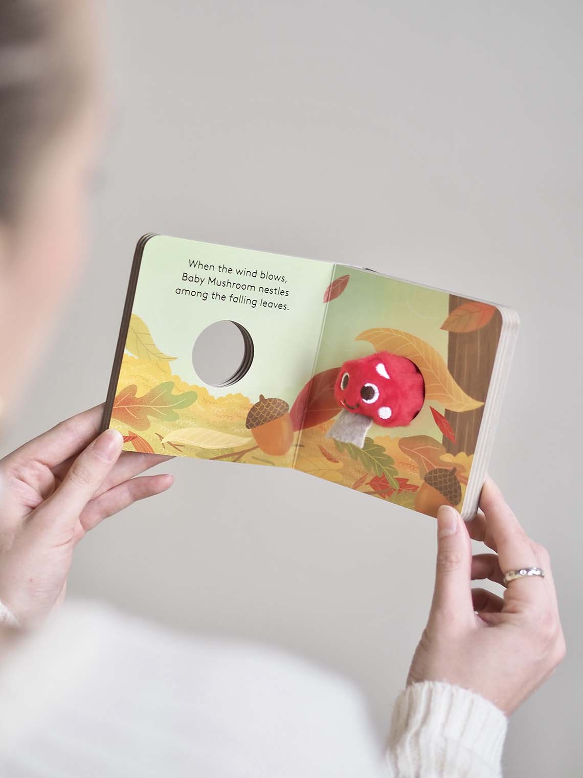 Baby Mushroom: Finger Puppet Book