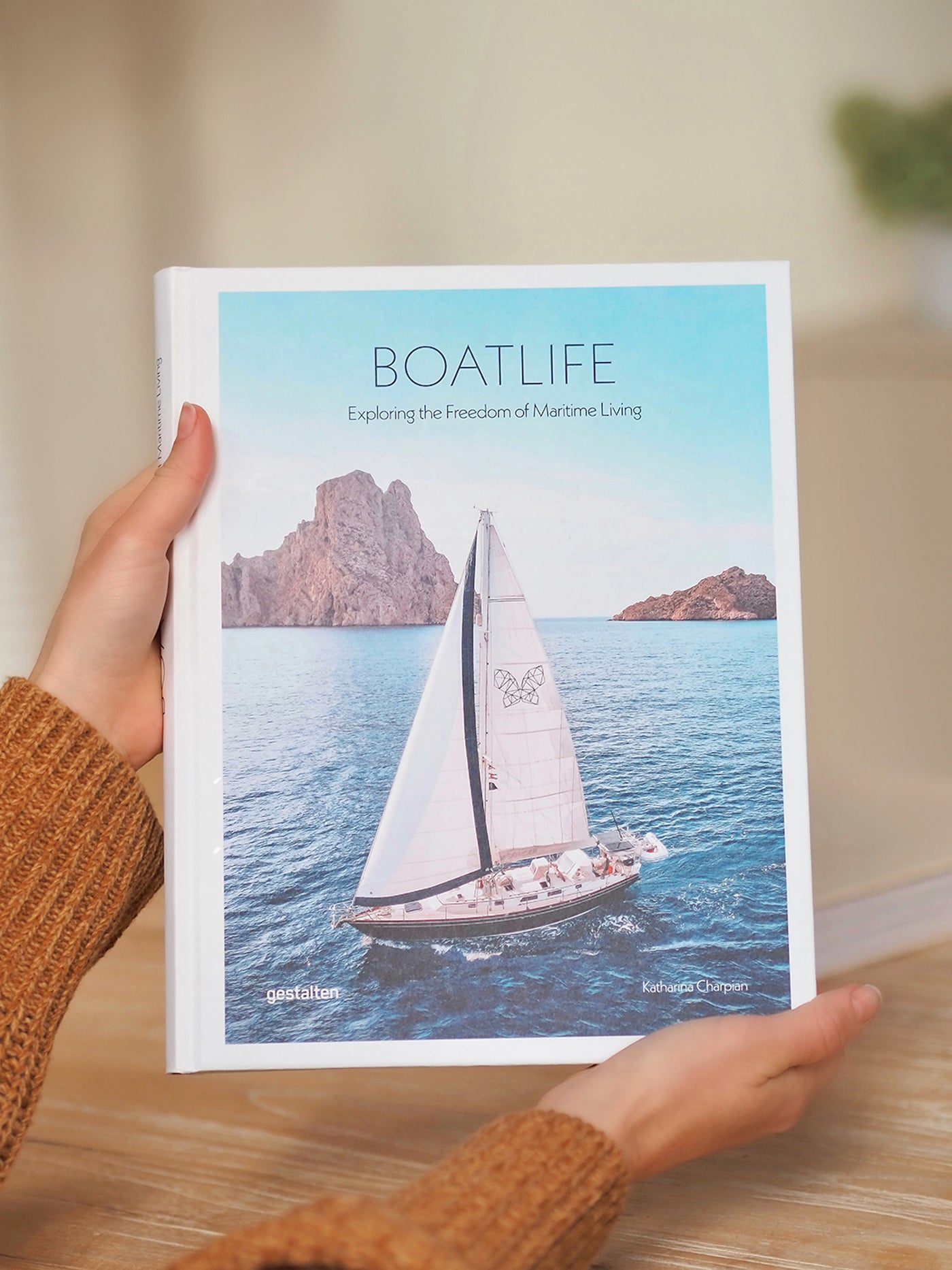 Boatlife: Exploring the Freedom of Maritime Living Book