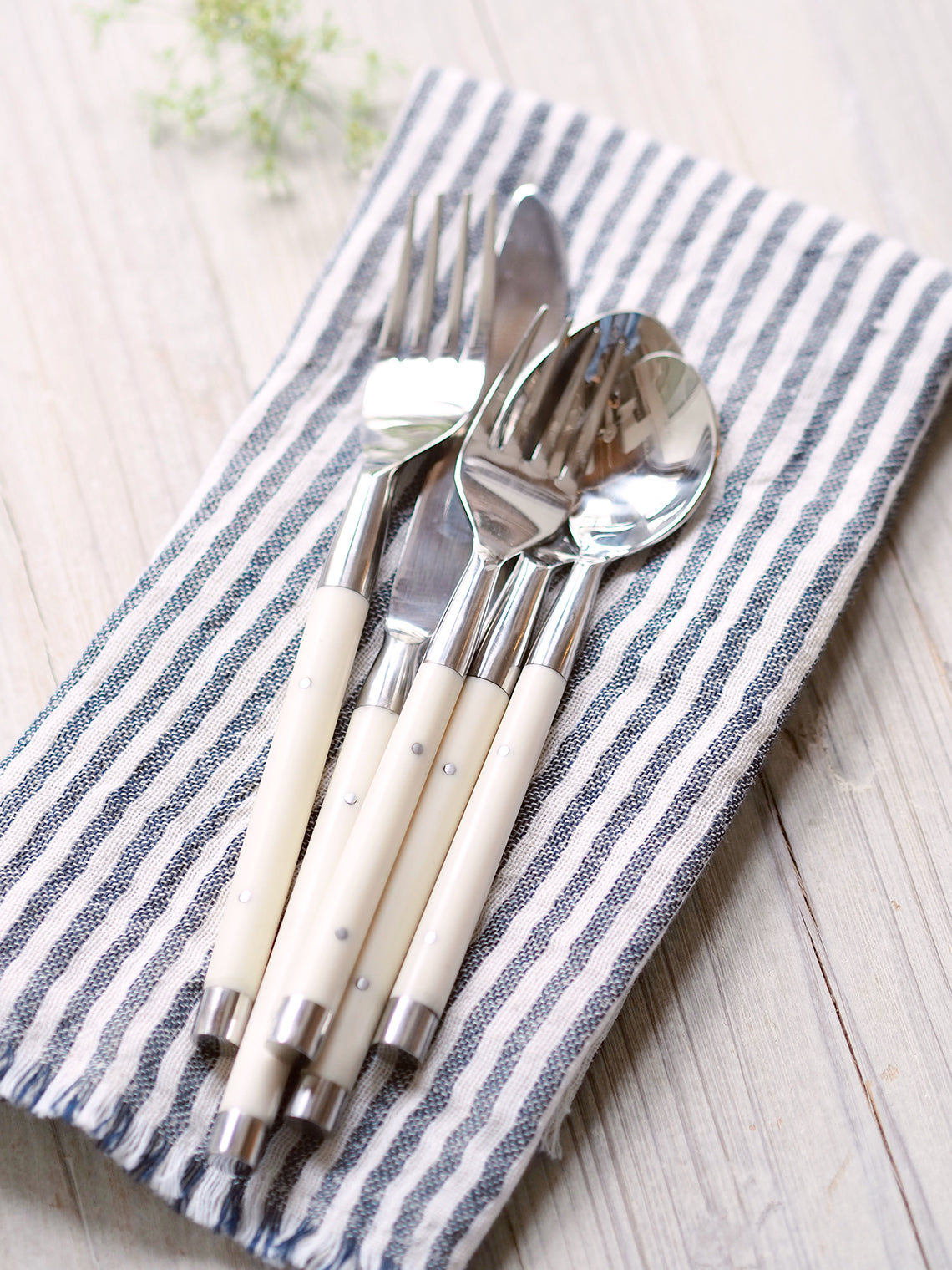 Avah Cutlery | White