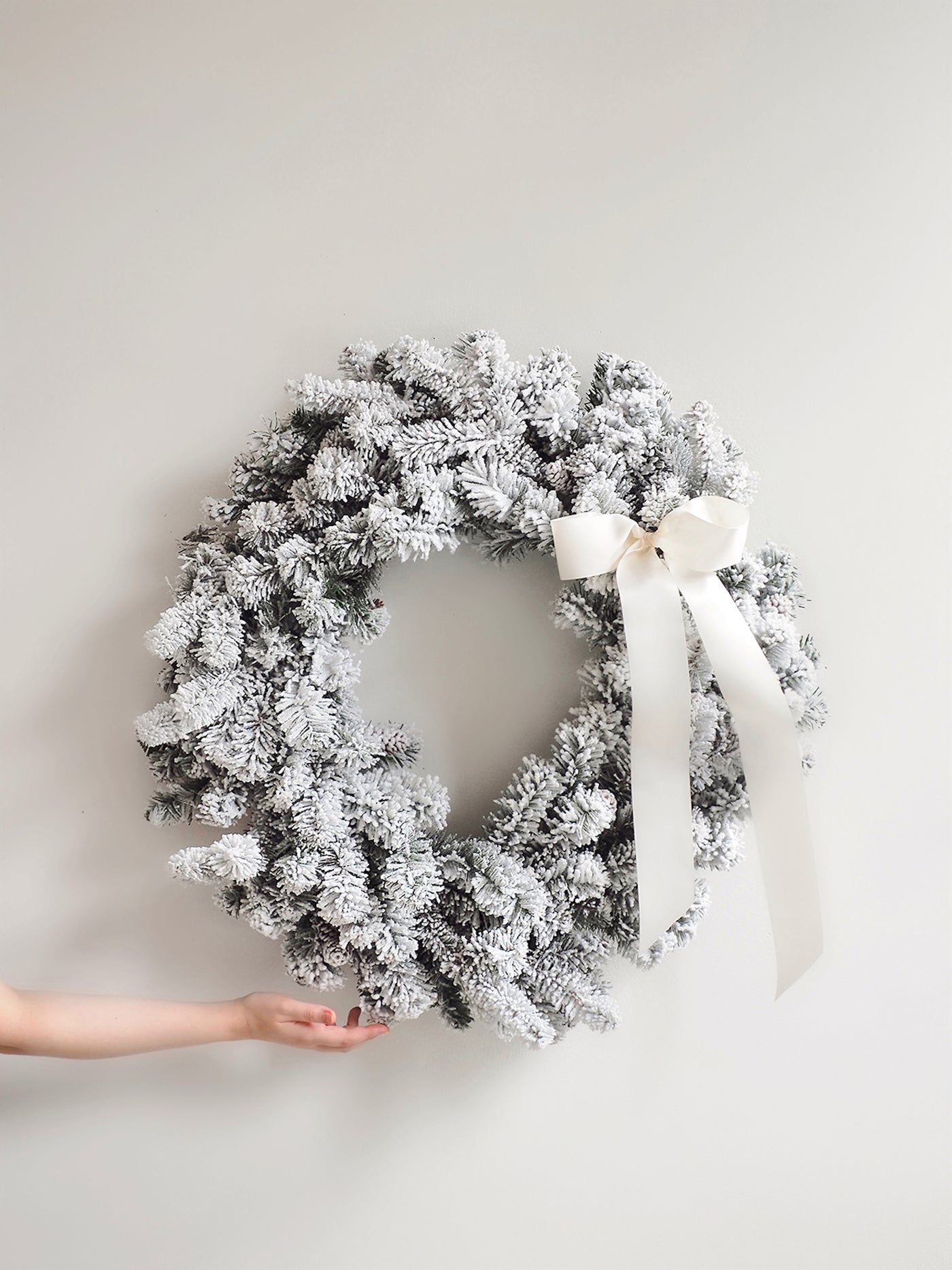 Spruce Flocked Wreath 30"