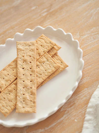 Nova Scalloped Oval Plate