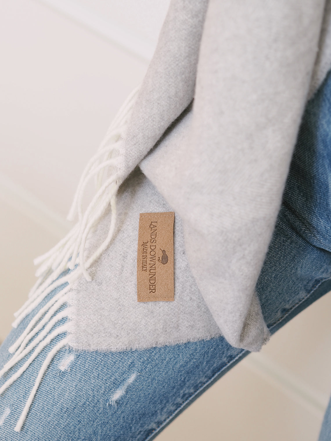 Elio Light Grey Border Throw