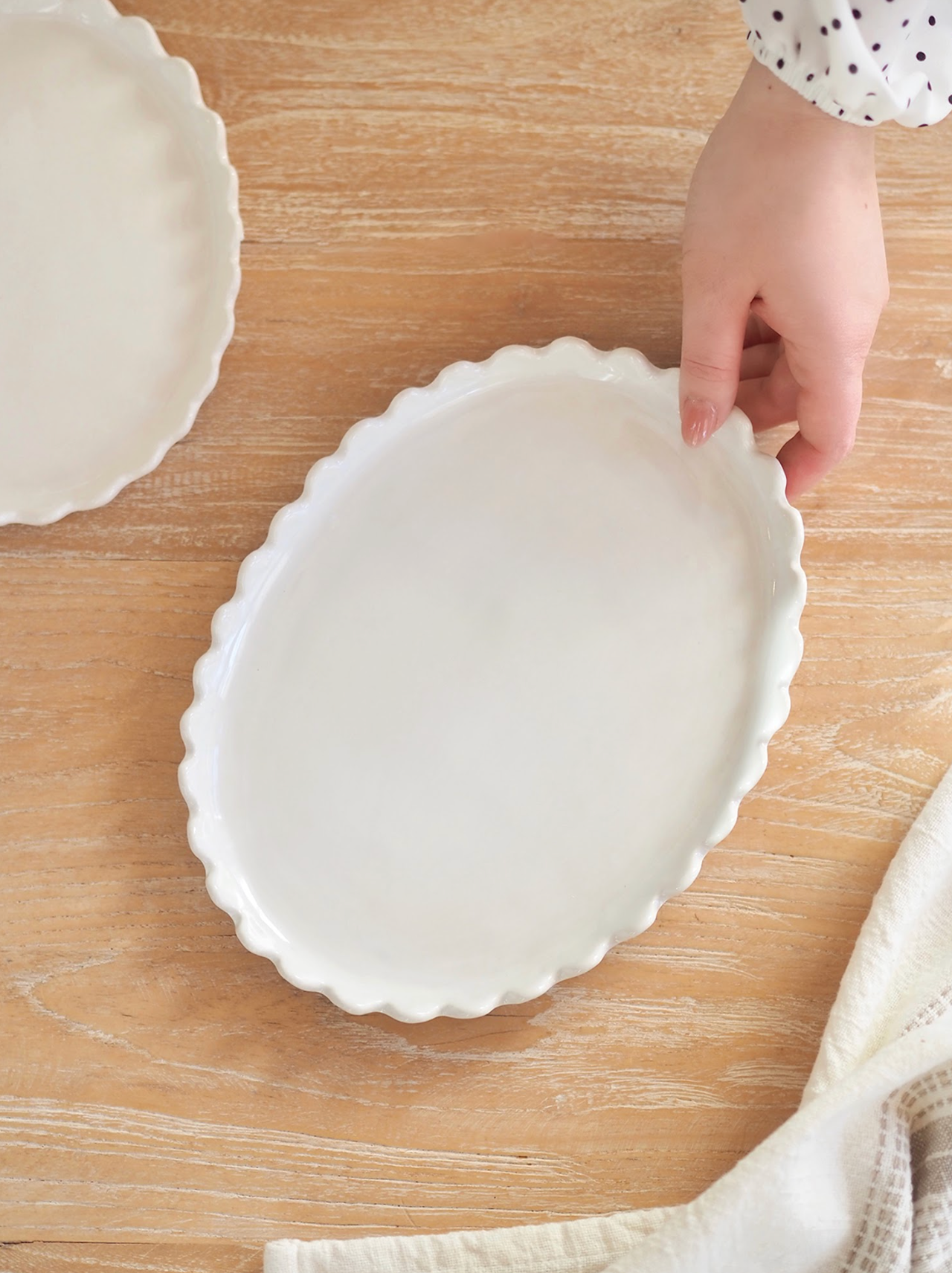 Nova Scalloped Oval Plate