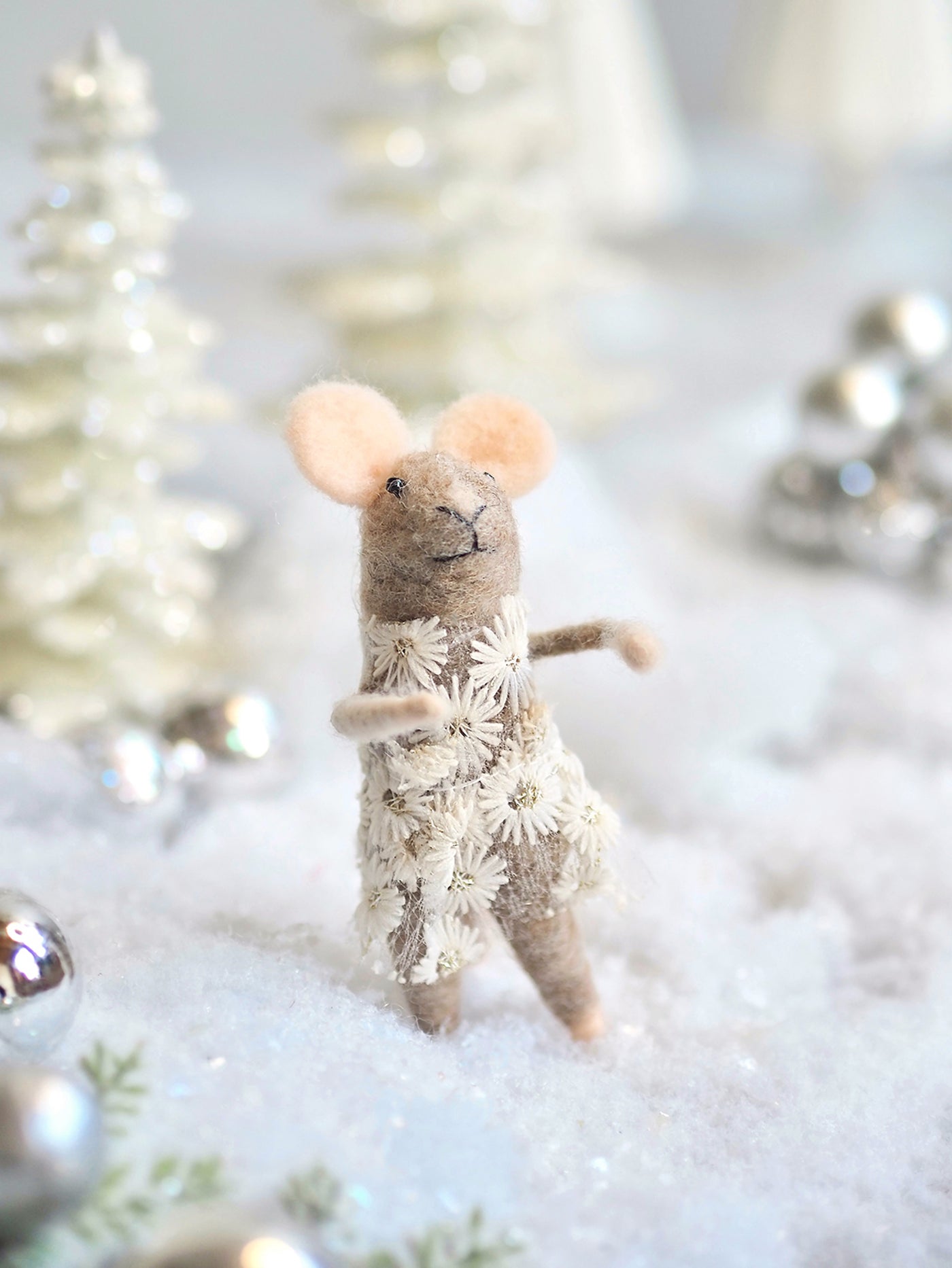 Miss Daisy Mouse Ornament