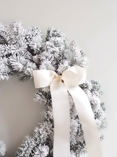 Spruce Flocked Wreath 30"