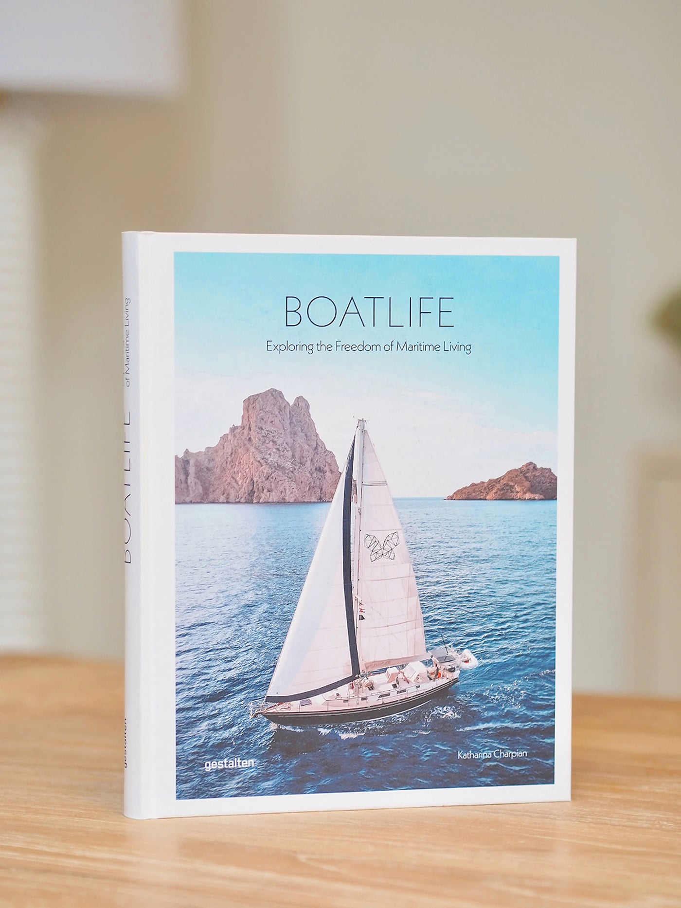 Boatlife: Exploring the Freedom of Maritime Living Book