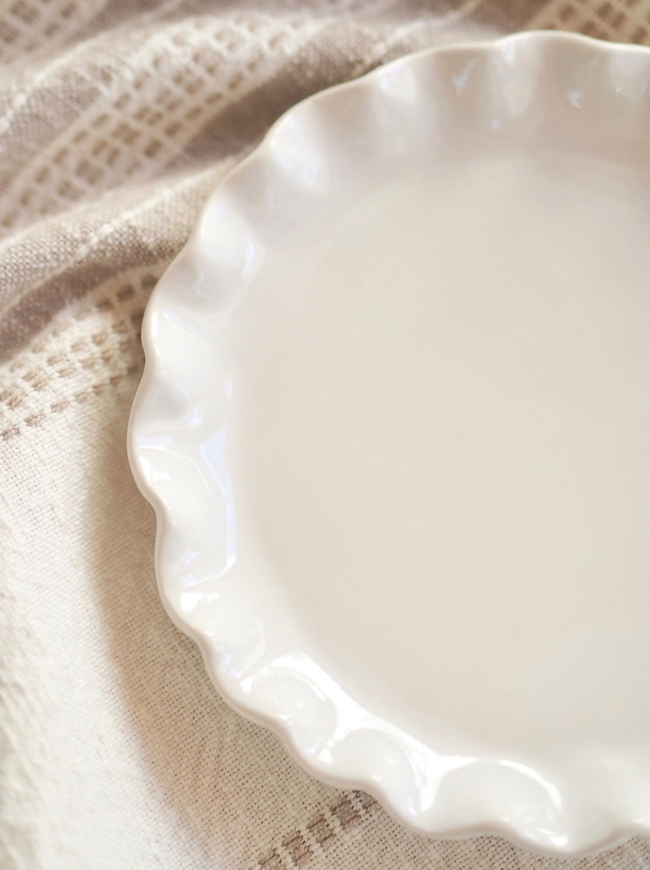 Calypso Scalloped Dessert Plate