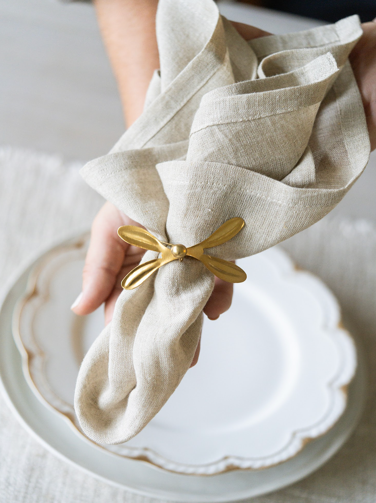 Gold Mistletoe Napkin Ring